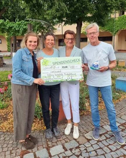 Gröbenzeller Bücherflohmarkt – 4.000 Euro Spende für ein neues Spielhäuschen